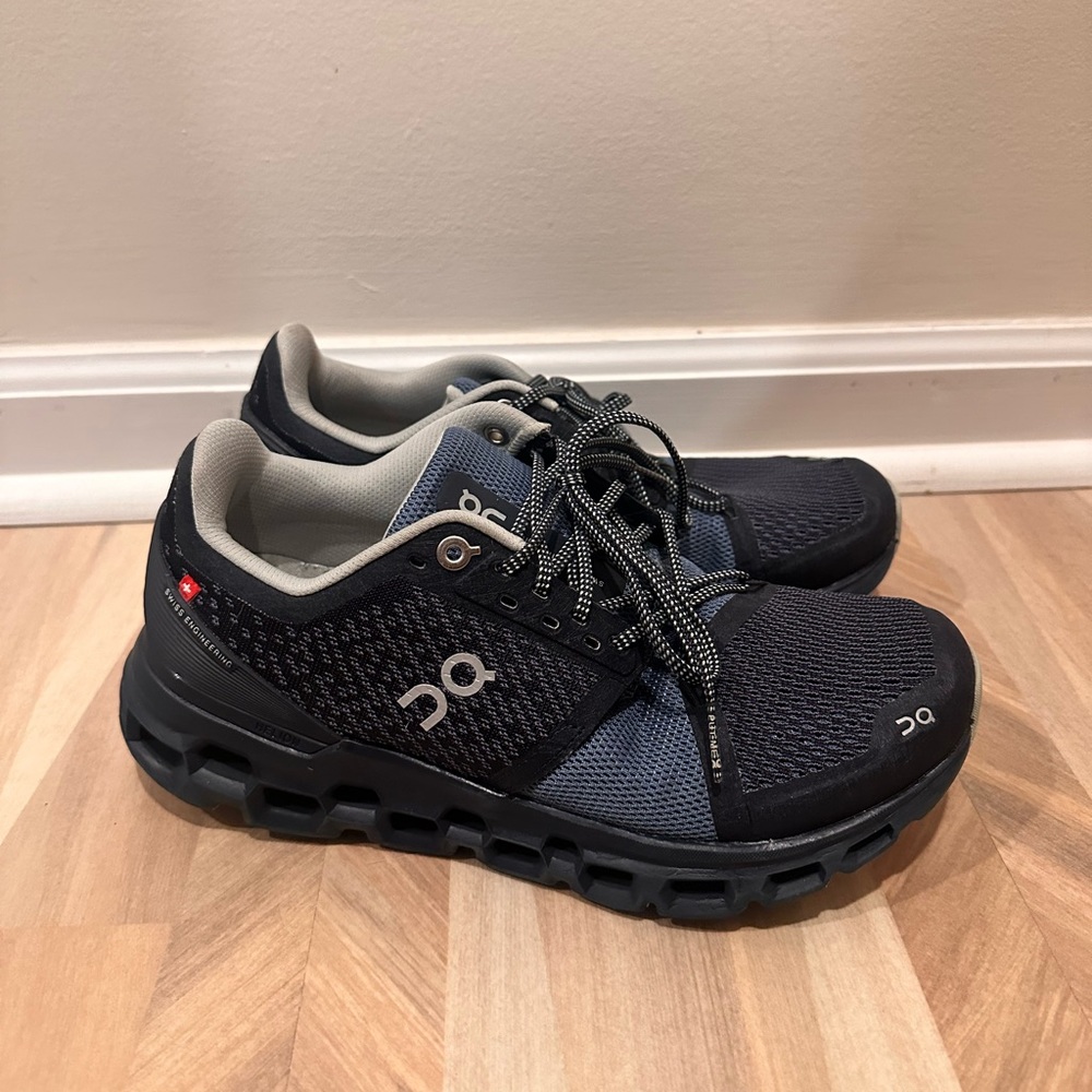 EUC Women’s Helion On Cloud Running Shoes Size 7